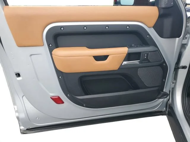 Used 2022 Gray Land Rover X image 13