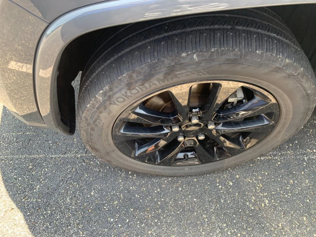 Used 2022 Gray Jeep Laredo X image 7