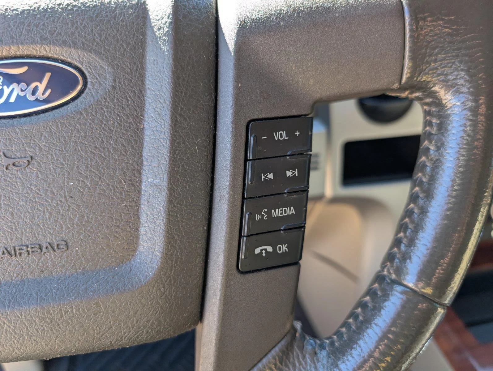 Used 2009  Ford XL image 31