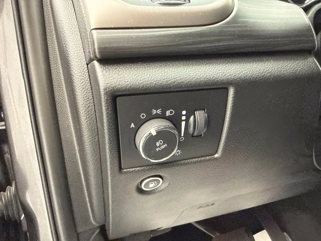 2021 Jeep Grand Cherokee LAREDO E SUV Slide 17