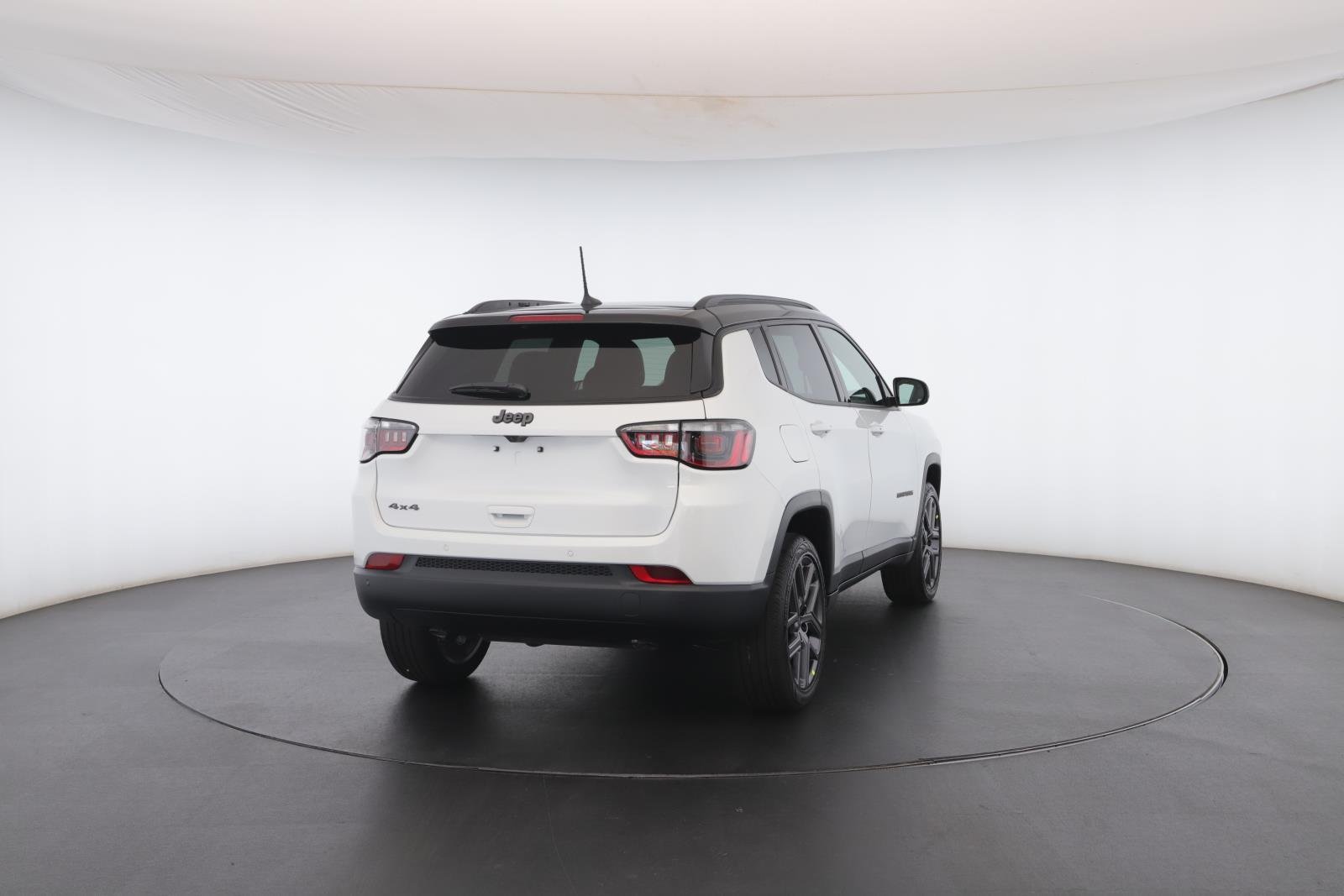 New 2026 Bright White Clear-Coat Exterior Paint Jeep Limited Altitude 4x4 image 25