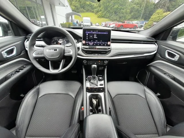 Used 2024 White Jeep Latitude image 38