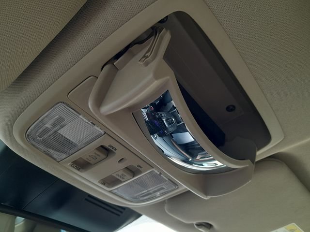 Used 2022 White Honda EX-L image 30