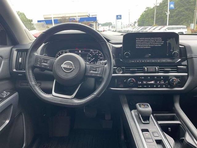 Used 2022 Scarlet Nissan SL image 14