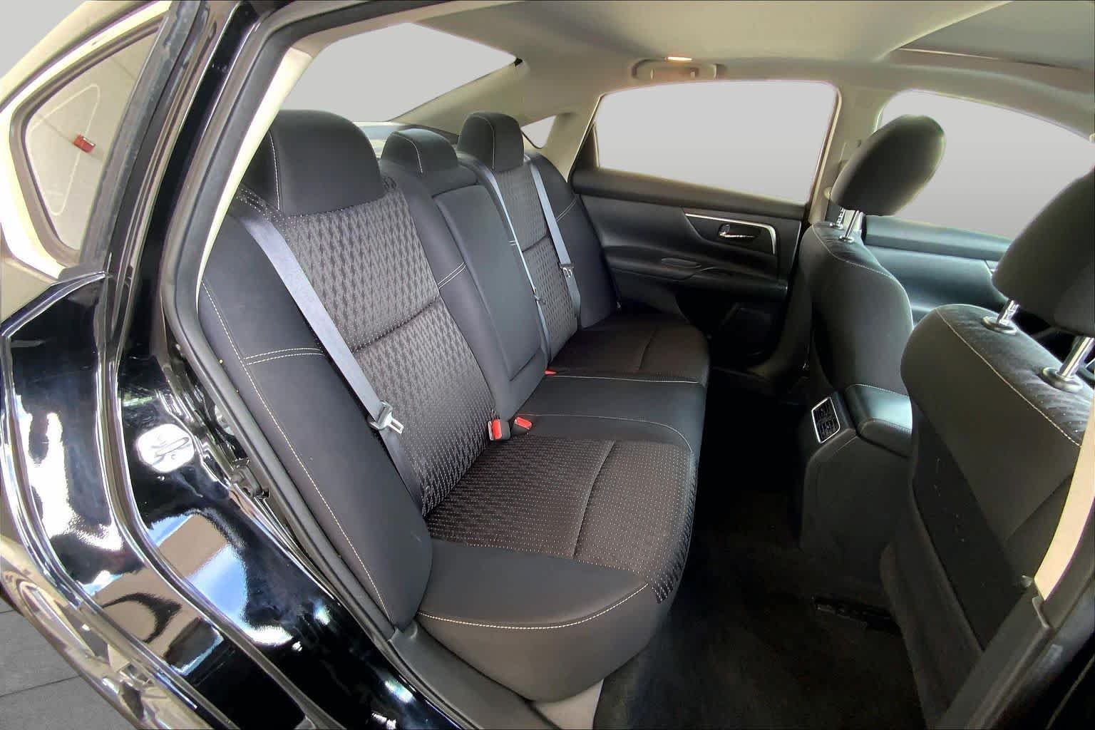Used 2016 Super Black Nissan 2.5 SV image 20