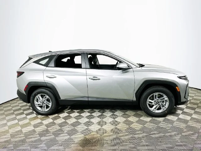 New 2026 Silver Hyundai SE image 2