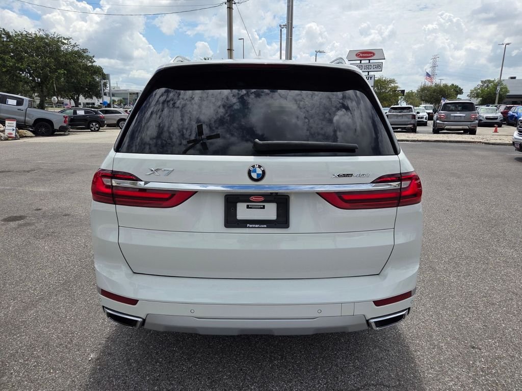 Used 2021 White BMW xDrive40i image 13