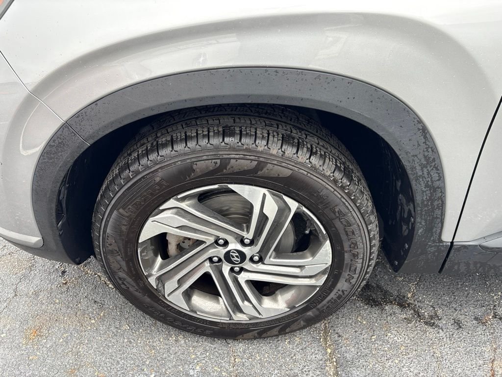 Used 2021 Silver Hyundai SE image 7