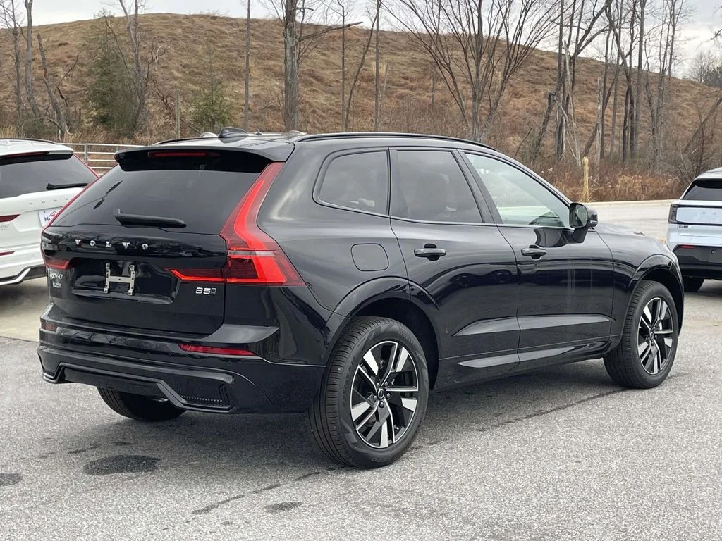 New 2026 Onyx Black Metallic Volvo Core image 28