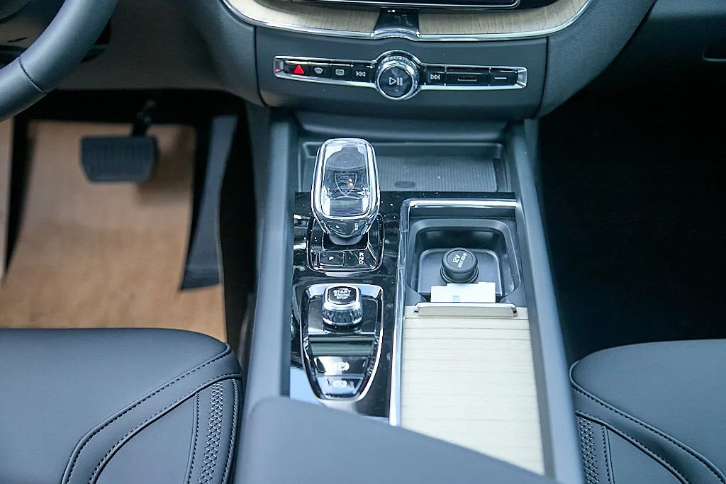 New 2026 Onyx Black Volvo Plus image 28