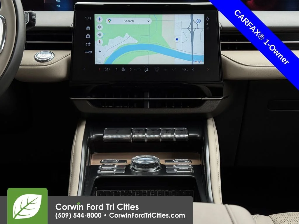 Used 2024 White Platinum Tri-Coat Metallic Lincoln Reserve image 18