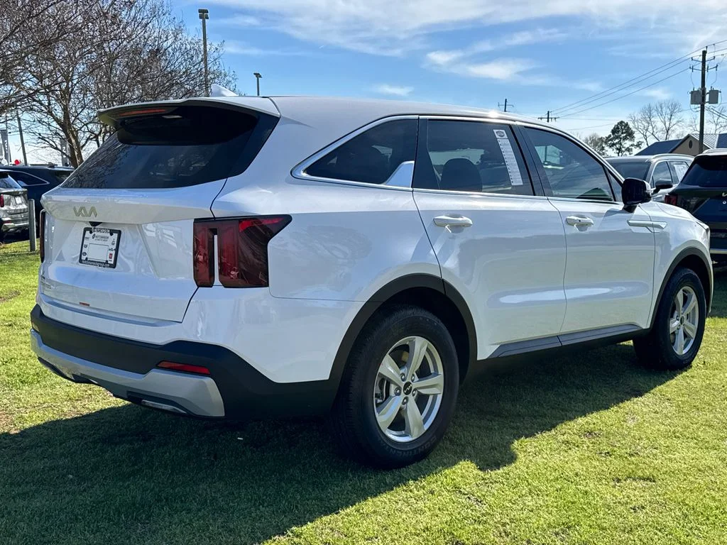 New 2026 Glacial White Pearl Kia LX image 3