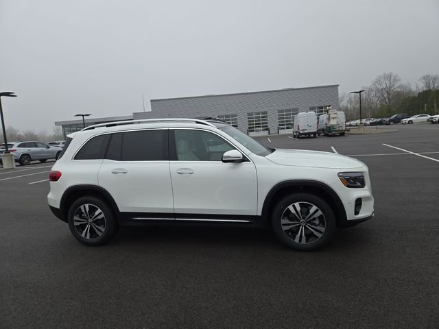 New 2026 Polar White Mercedes-Benz GLB250 image 2