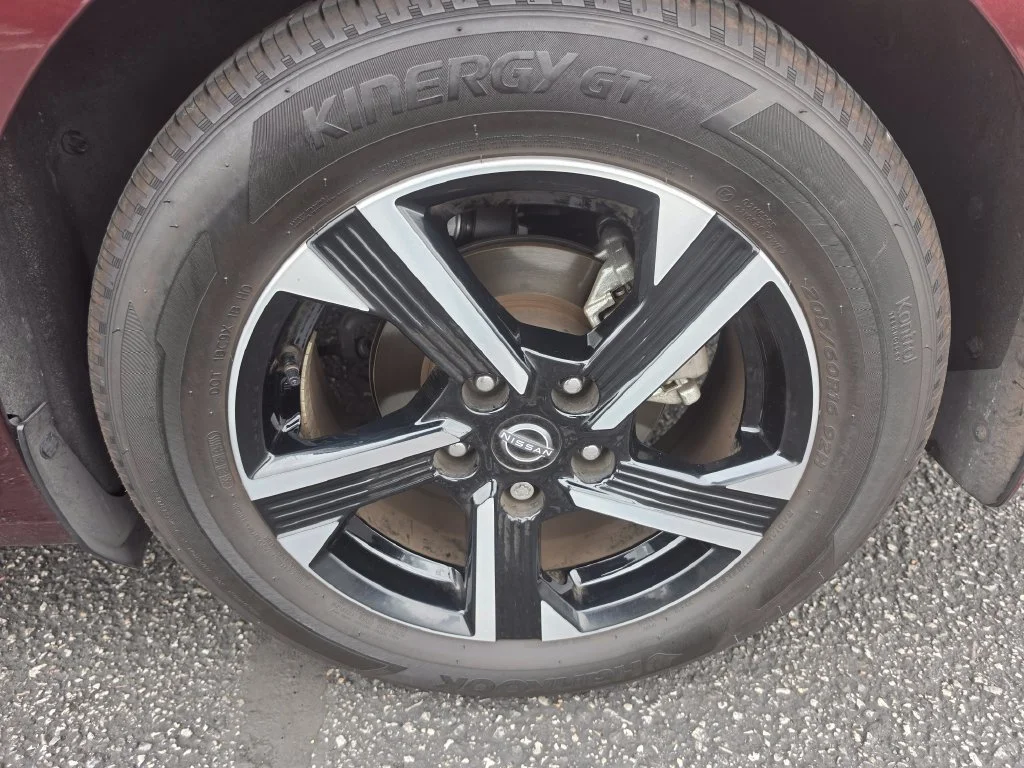 Certified Used 2025  Nissan SV image 9