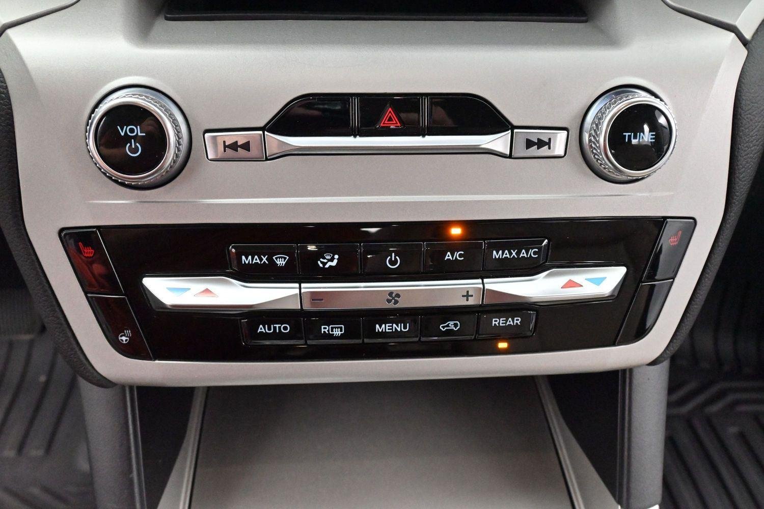 Used 2023 Oxford White Ford XLT image 24