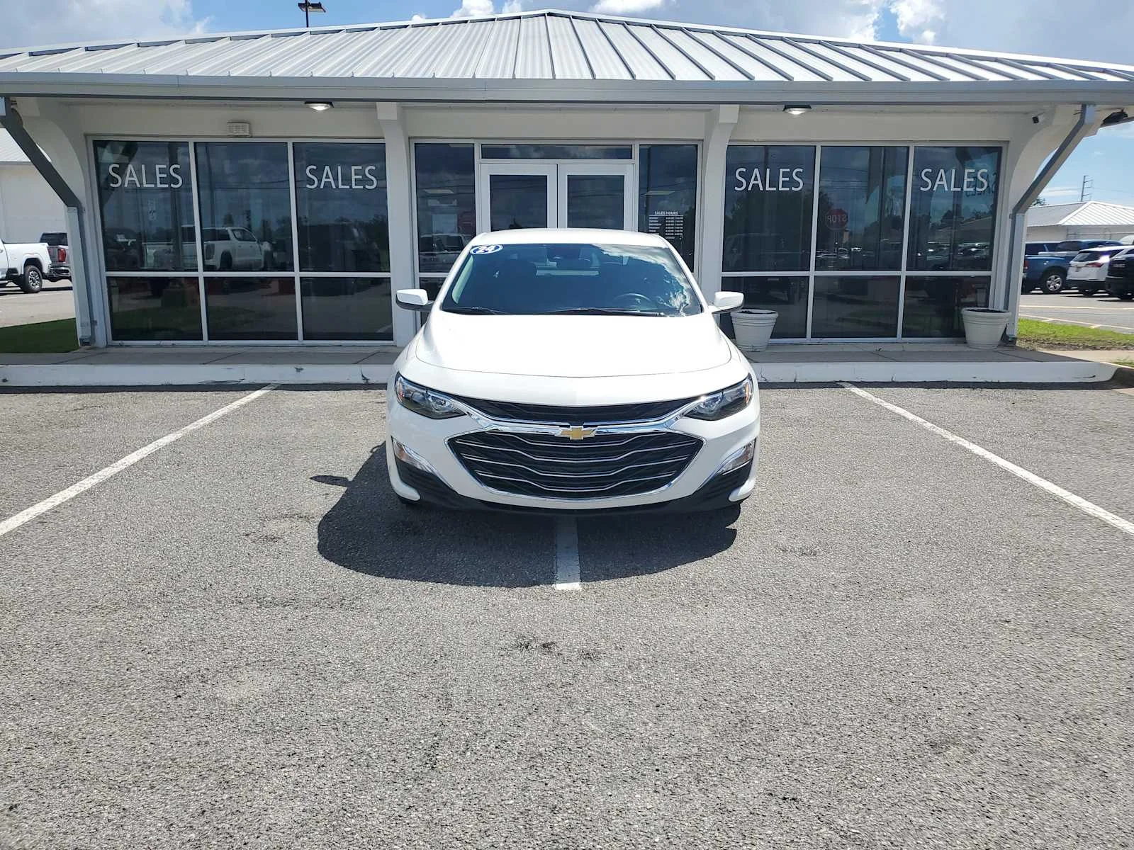 Used 2024 Summit White Chevrolet FL image 10