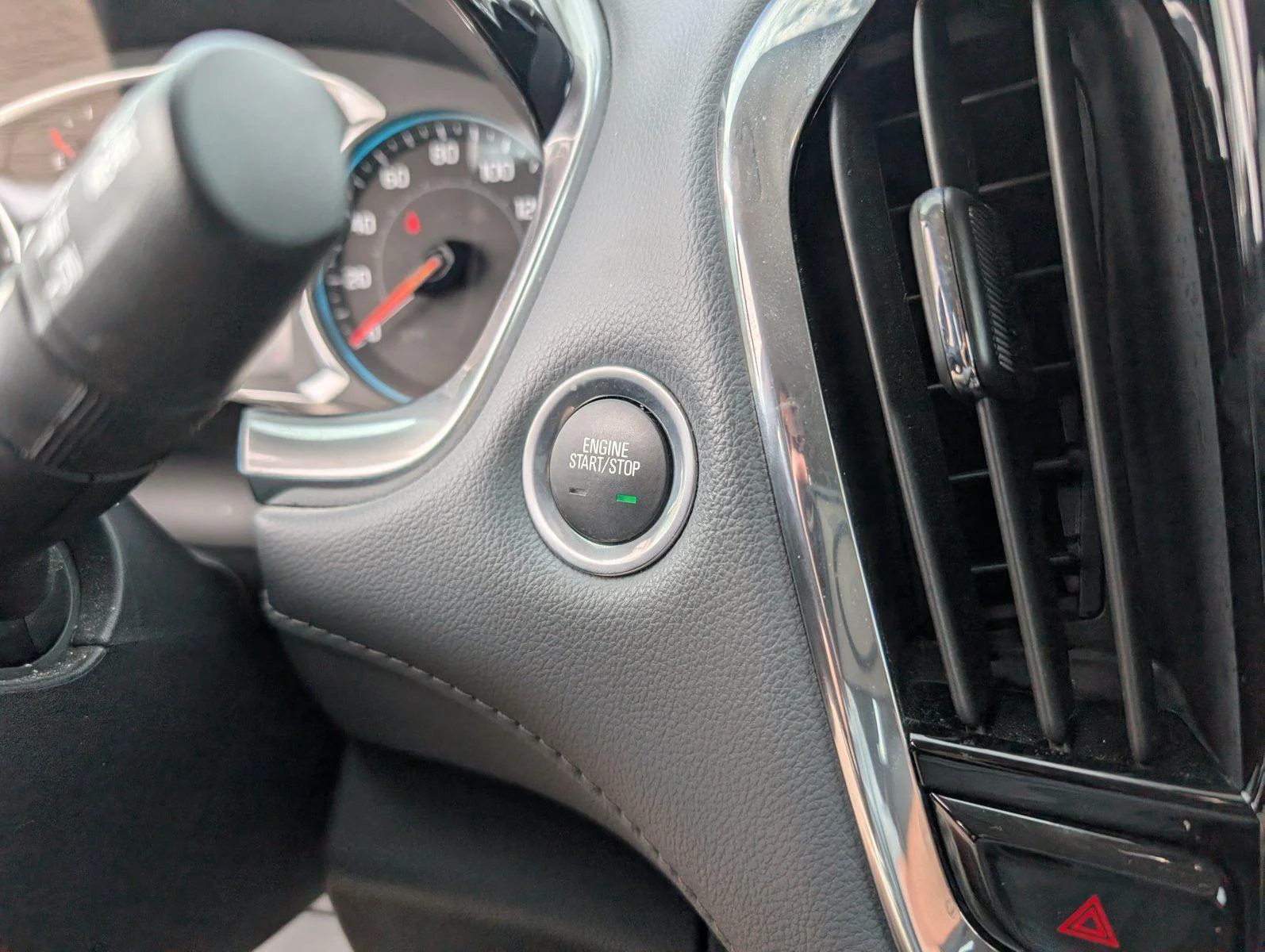 Used 2020 IRIDESCENT PEARL TRICOAT Chevrolet LT Leather image 21
