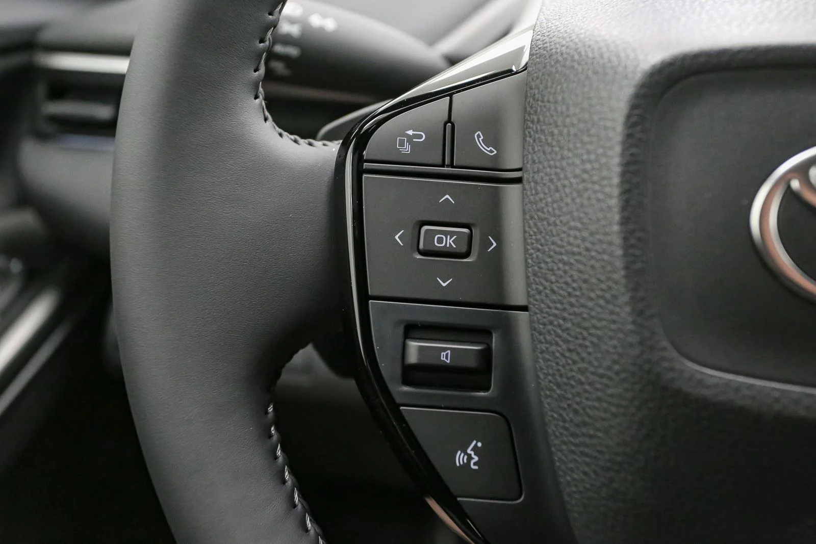 New 2026 Wind Chill Pearl Toyota SE image 21