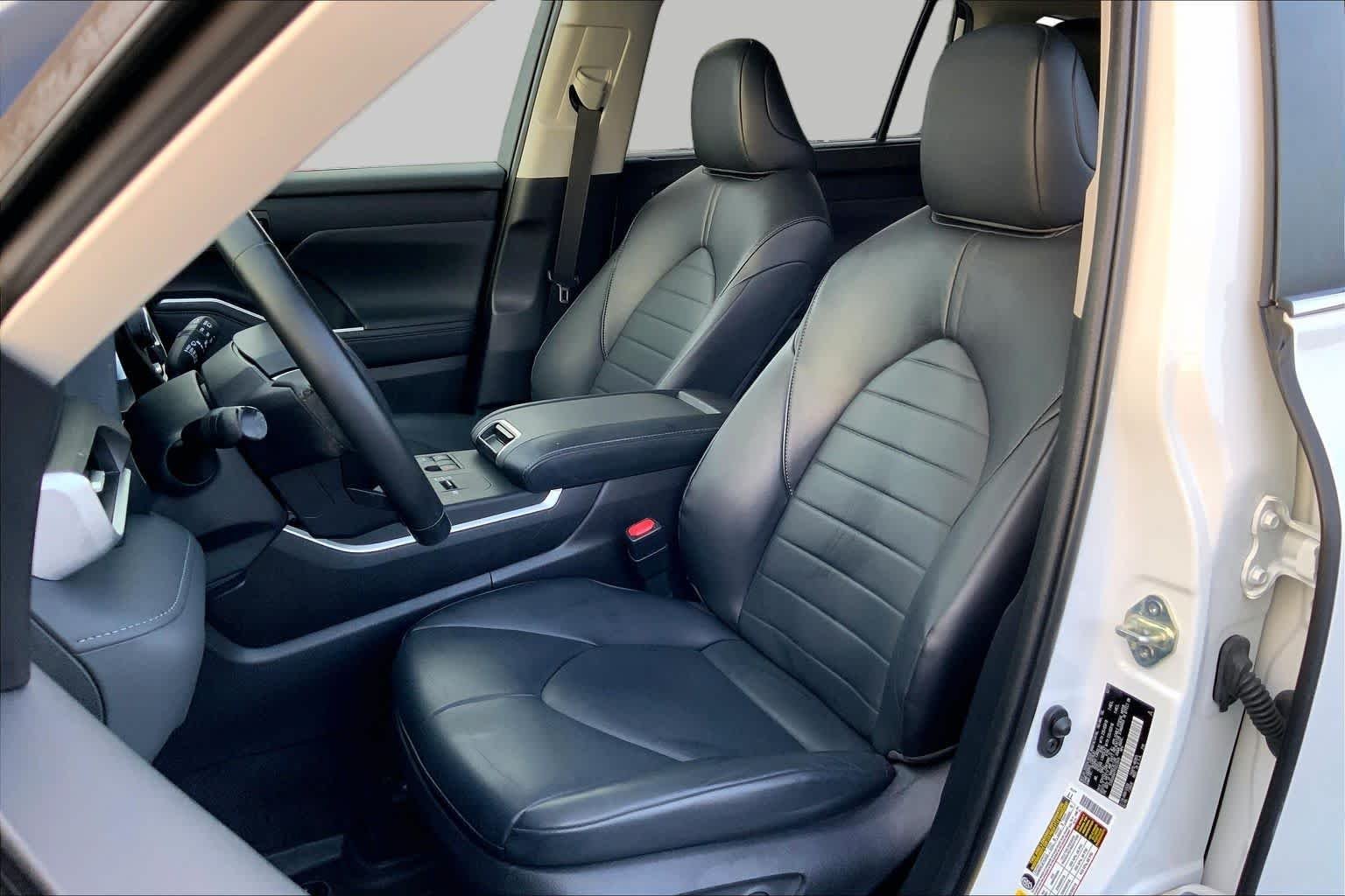 Used 2023 Wind Chill Pearl Toyota XLE image 8