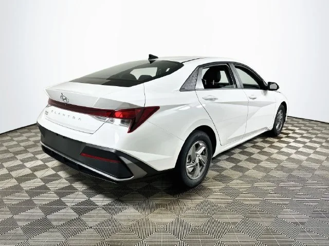 New 2026 White Hyundai SE image 3