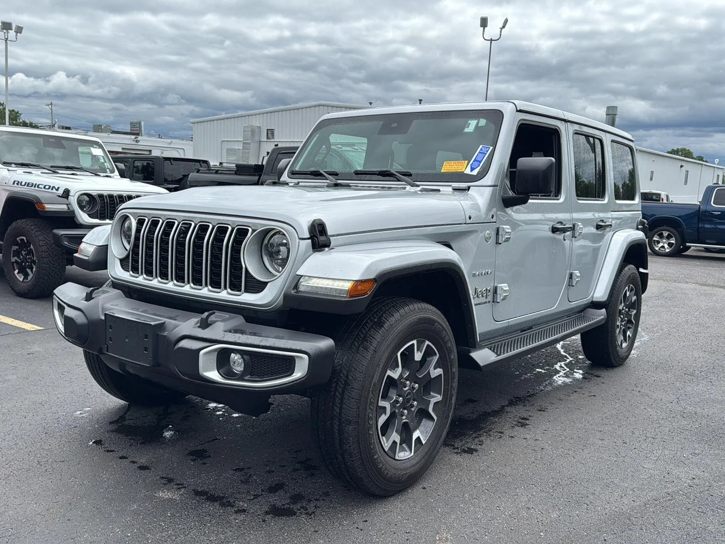 Used 2024 Silver Zynith Clearcoat Jeep Sahara image 9