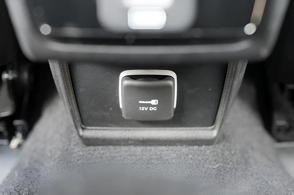 Used 2024 Silver Jeep Limited image 17