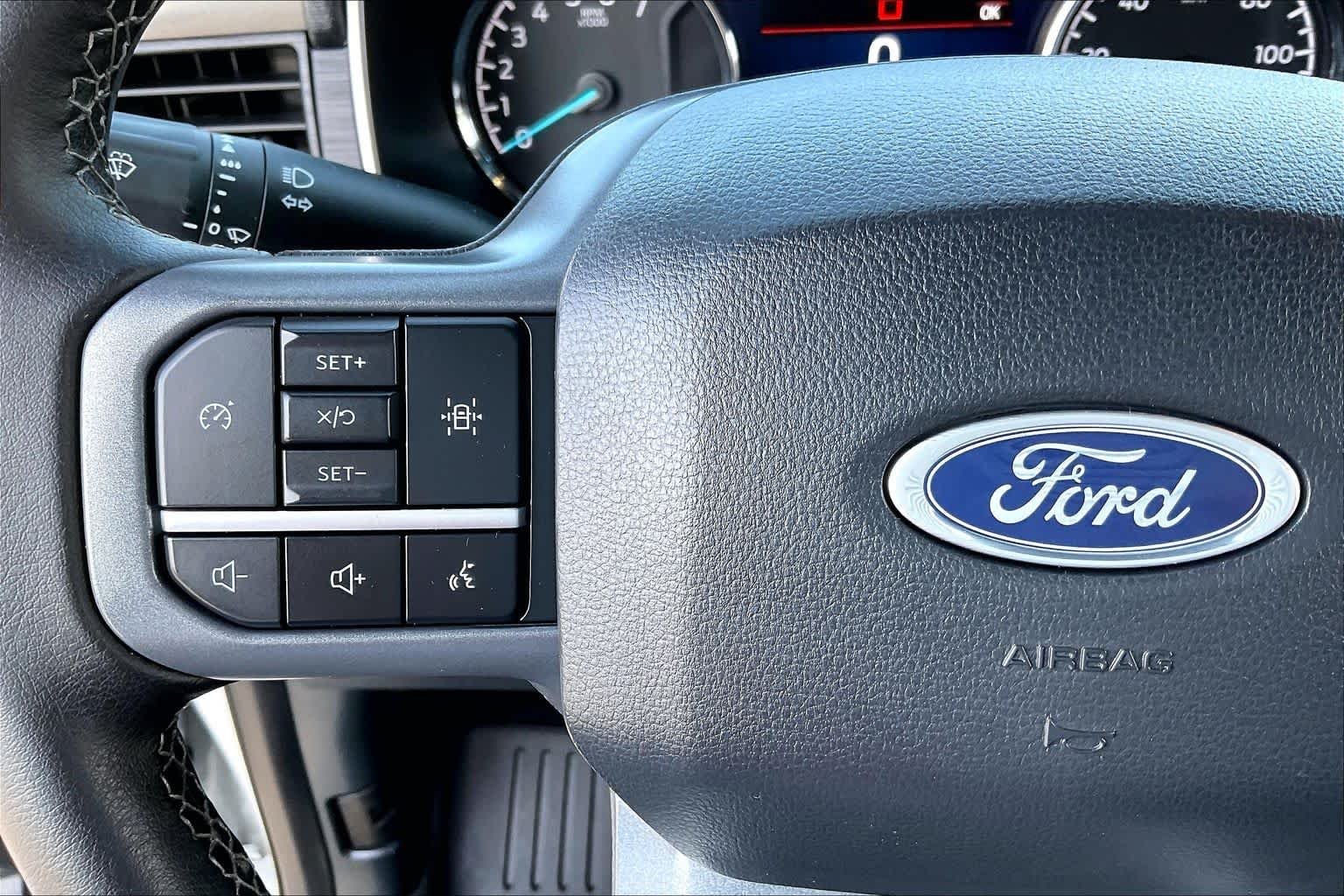 Used 2023 Avalanche Gray Ford XLT image 39