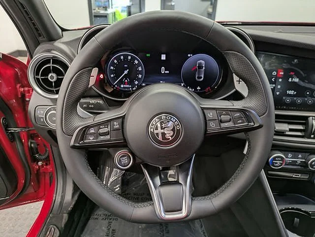 Used 2025  Alfa Romeo  image 23