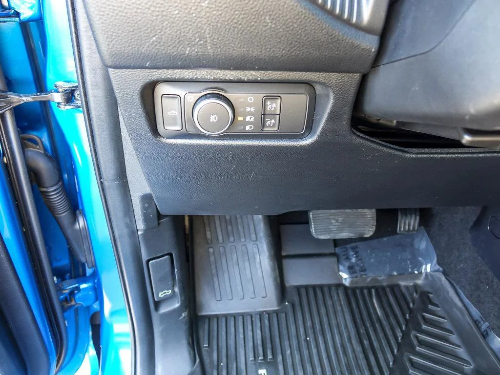 Used 2024 Blue Metallic Ford LARIAT image 24