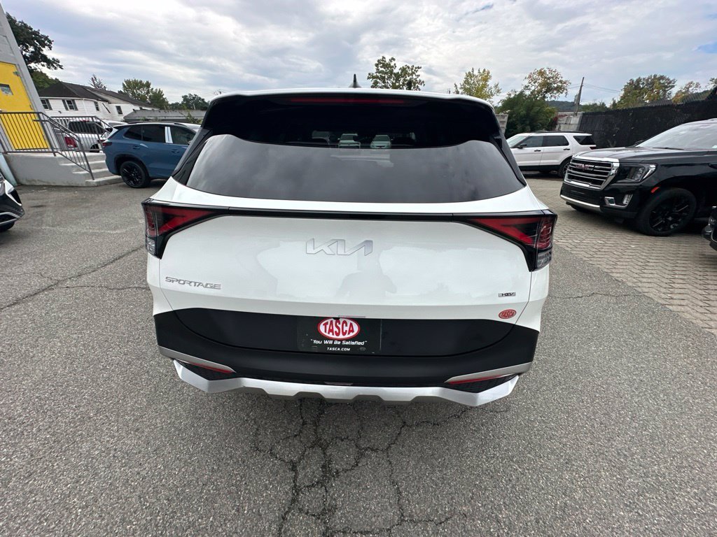 Used 2023 White Kia LX image 5
