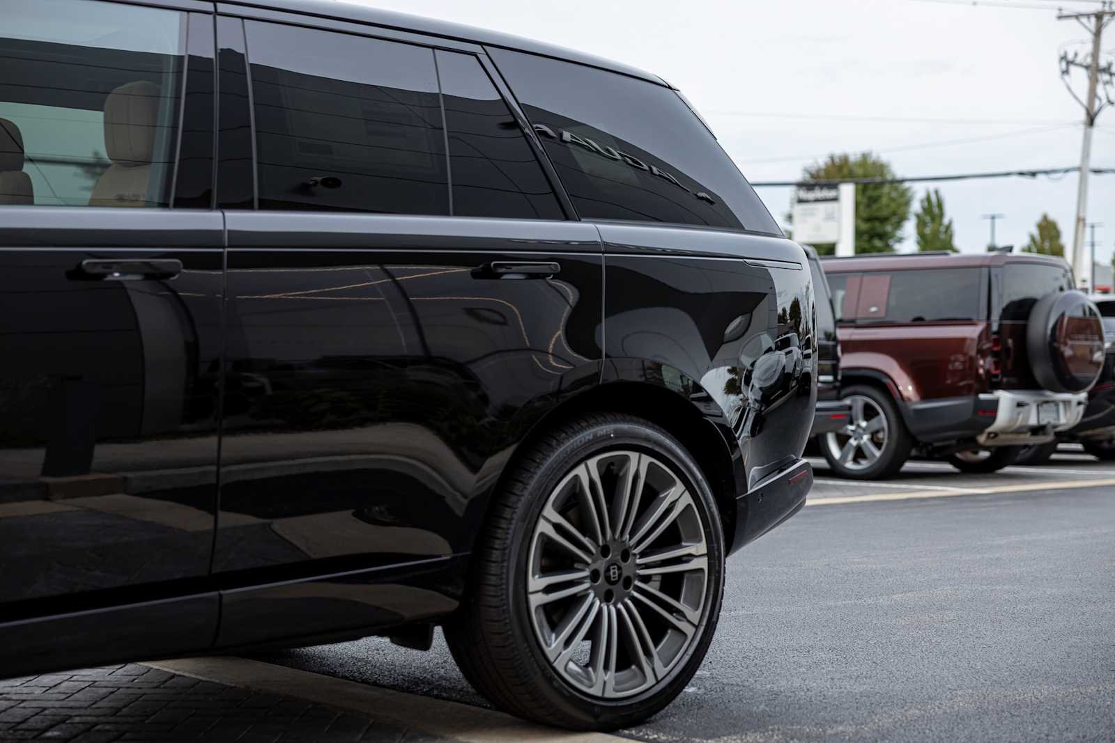 New 2027 Santorini Black Land Rover SE image 39