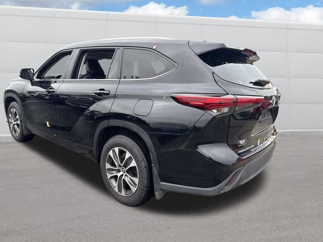 2021 Toyota Highlander XLE photo 3