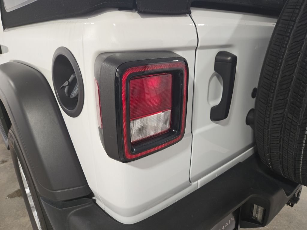 Used 2021 Bright White Clearcoat Jeep Unlimited Sport S image 26