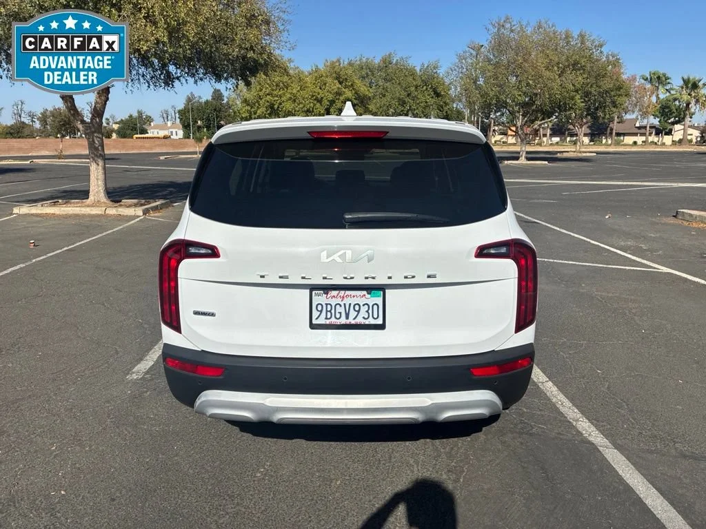 Used 2022 Glacial White P Kia LX image 4