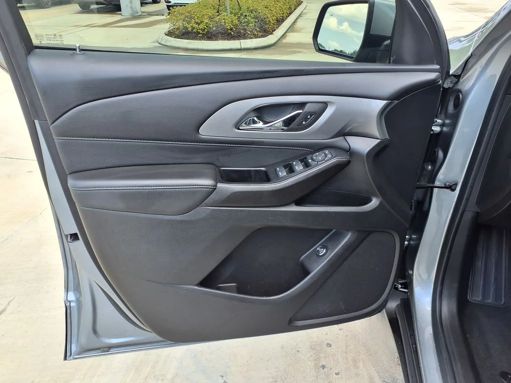 Used 2023 Gray Chevrolet LT image 16