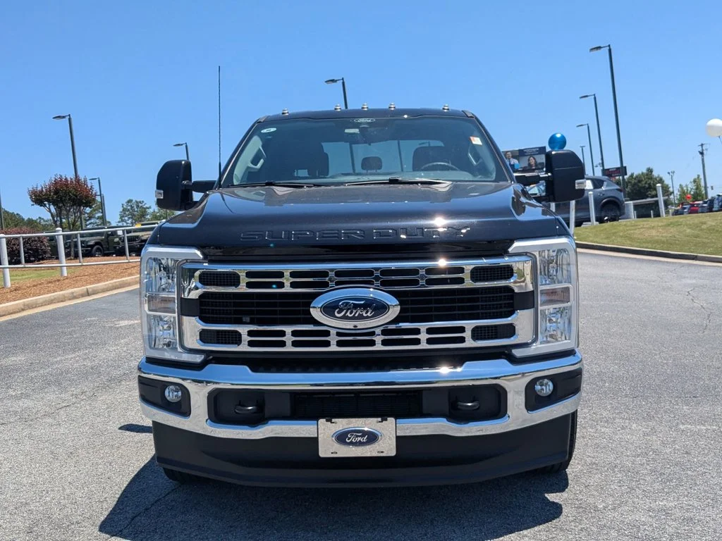 Used 2025  Ford XLT image 2