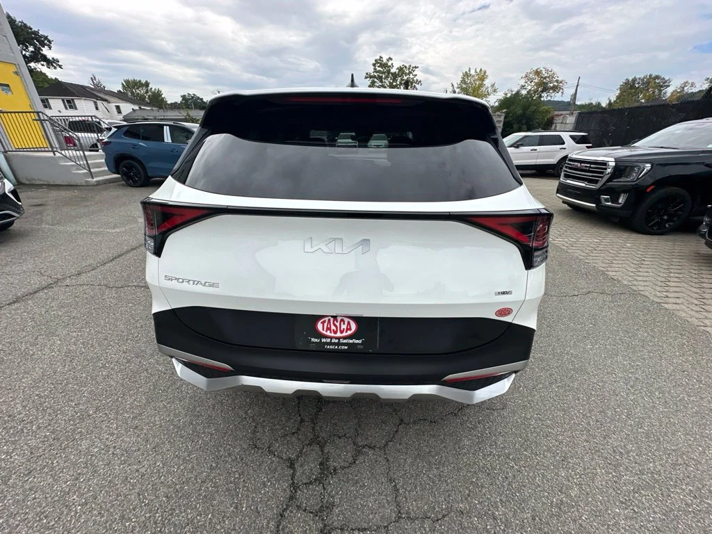 Used 2023 White Kia LX image 5