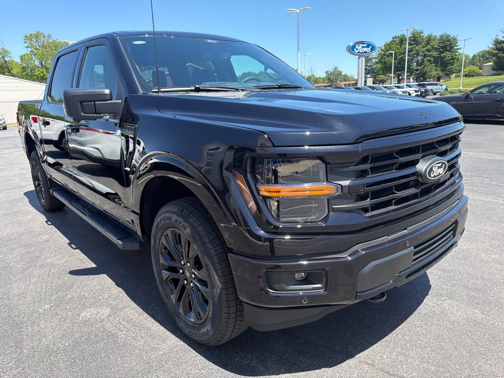 New 2026 Agate Black Metallic Ford XLT image 7