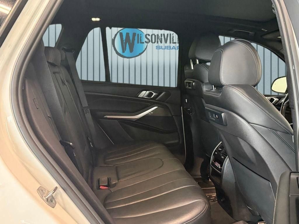 Used 2022 White BMW xDrive40i image 7