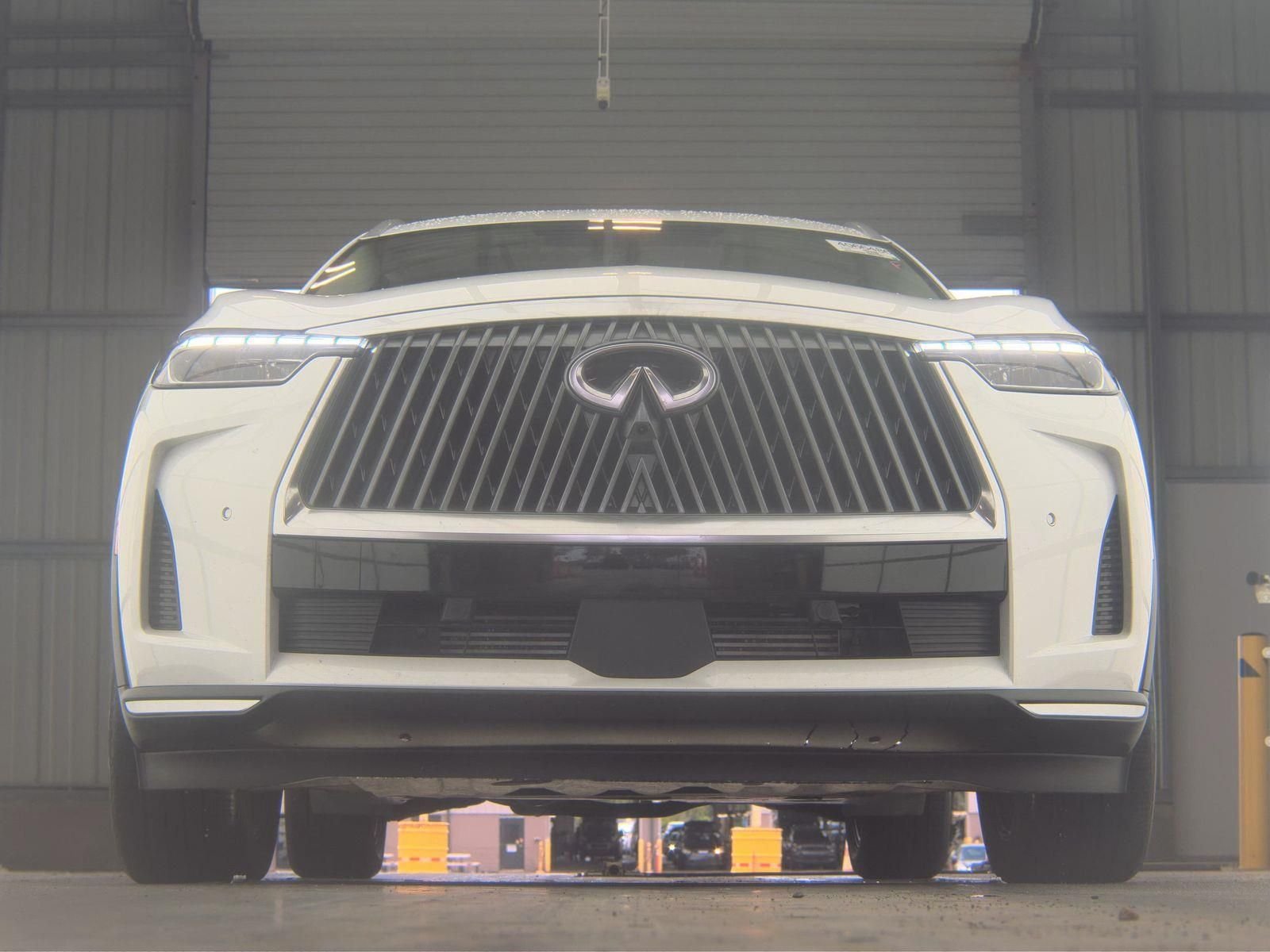 Certified Used 2026 White INFINITI LUXE image 3