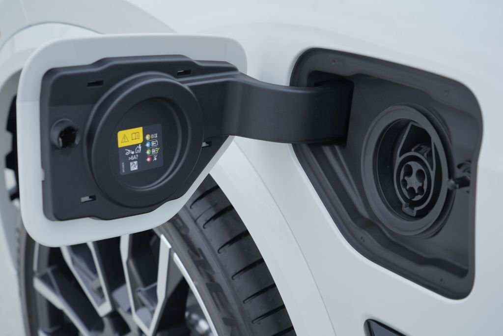 New 2026 Alpine White BMW xDrive50e image 6