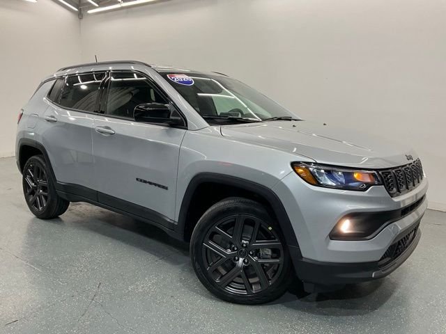 New 2026 Silver Zynith Metallic Clearcoat Jeep Latitude image 2