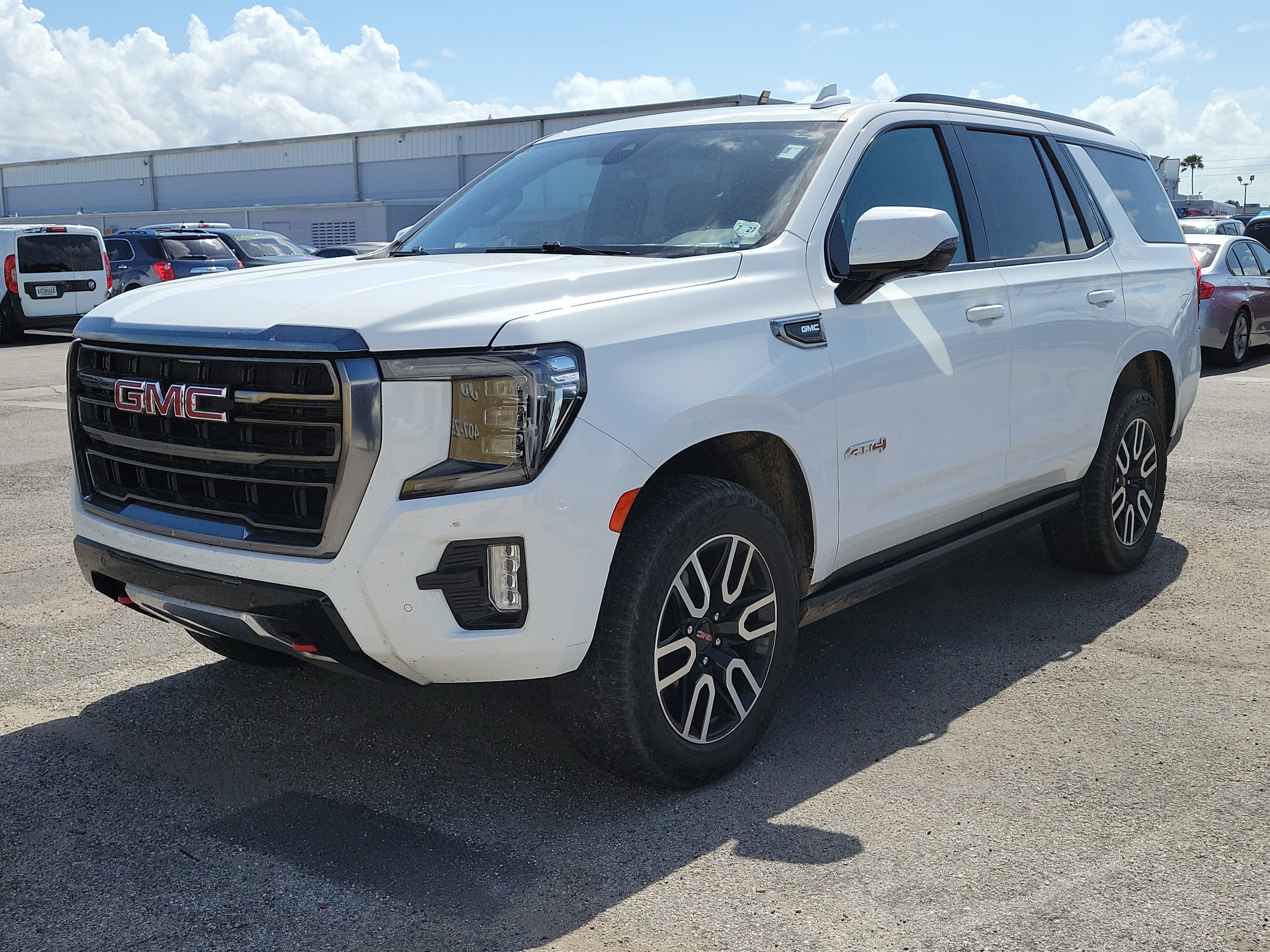 Used 2022  GMC AT4 image 2
