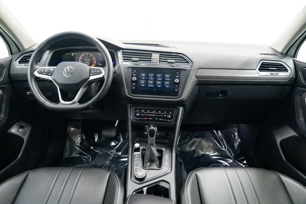 Used 2024 White Volkswagen 2.0T SE image 9