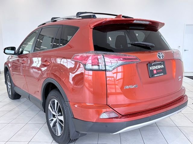 Used 2016 Red Toyota XLE image 6