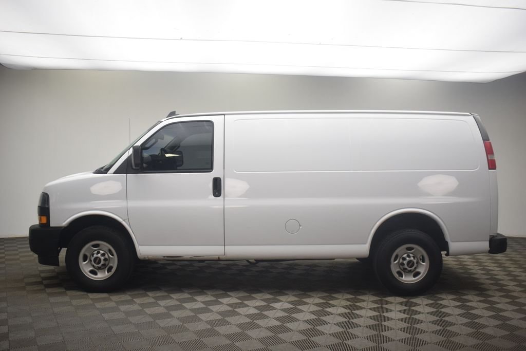 Used 2018 Summit White GMC Work Van image 7