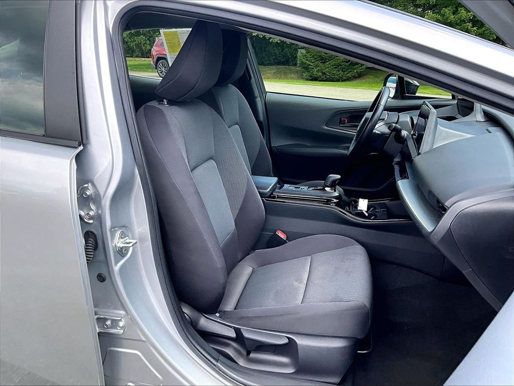 Used 2023  Toyota LE image 11