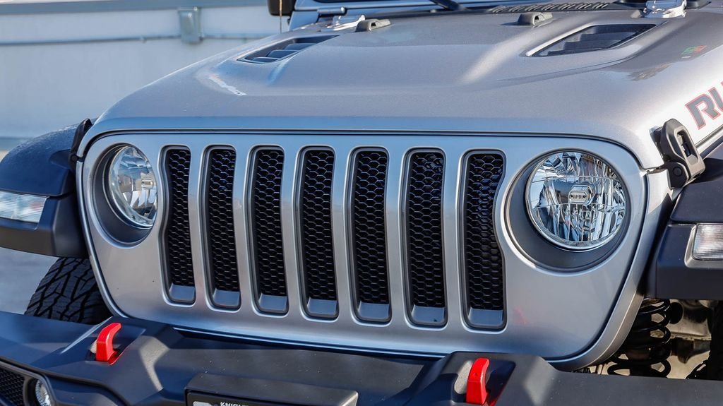 Used 2018 Billet Silver Metallic Jeep Rubicon image 6