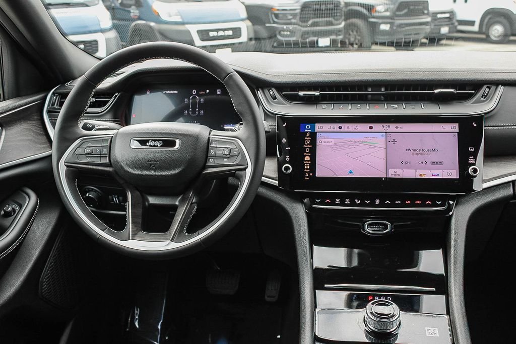 New 2026 Diamond Black Crystal Pearlcoat Jeep Altitude image 14