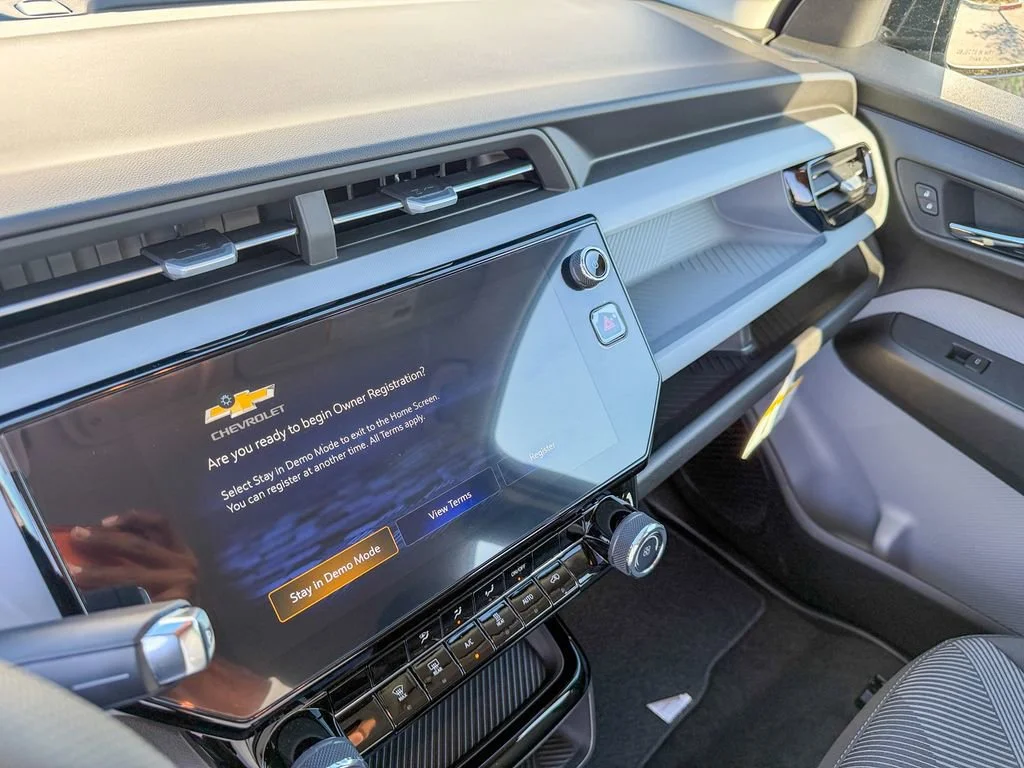 New 2027 Sterling Grey Metallic Chevrolet LT image 17